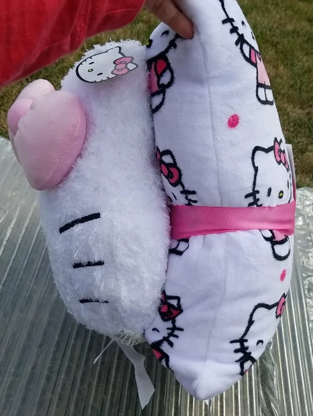 Hello Kitty🎀 Plush 2 Accent Pillows in White and PinkNwt